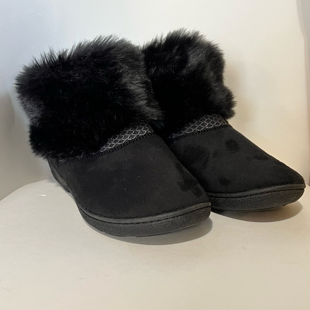 Isotoner Recycled Microsuede Mallory Womens Bootie Slippers